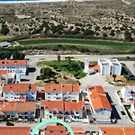 Supertubos House Peniche 4* 阿通奎亚·达·巴利亚