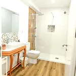 Supertubos House Peniche 住宿加早餐酒店 阿通奎亚·达·巴利亚