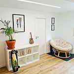 Supertubos House Peniche 住宿加早餐酒店