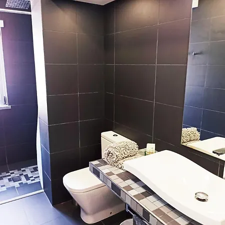 Supertubos House Peniche 4*