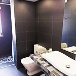 Supertubos House Peniche 4*