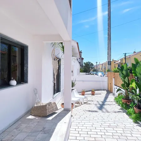 Supertubos House Peniche Bed and breakfast
