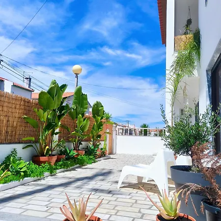 Supertubos House Peniche Bed and breakfast