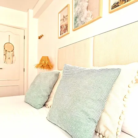 Supertubos House Peniche Bed & Breakfast