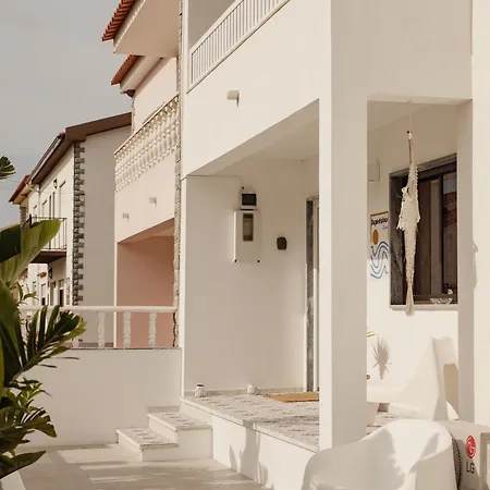 Supertubos House Peniche *