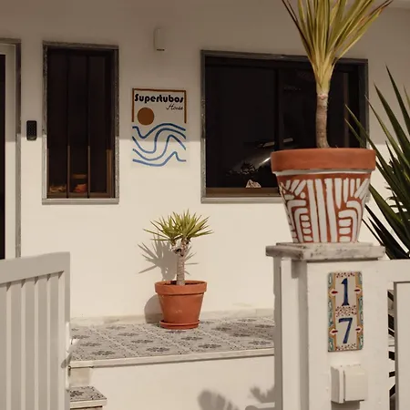 Supertubos House Peniche 4*