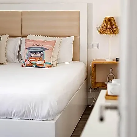 Bed & Breakfast Supertubos House Peniche